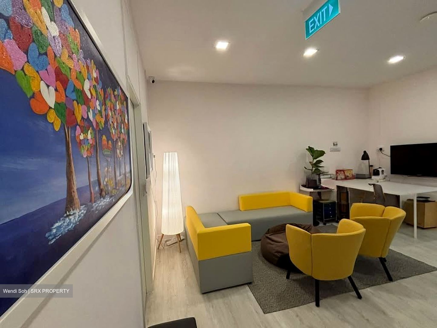 Goldhill Shopping Centre (D11), Office #602998791